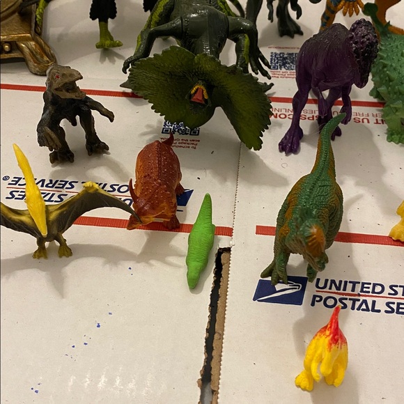 Bundle of (20) assorted dinosaurs weighing 2 pounds good condition - Picture 3 of 6